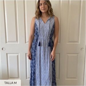HEARTLOOM  Blue Patterned V-Neck Maxi Dress. Size M